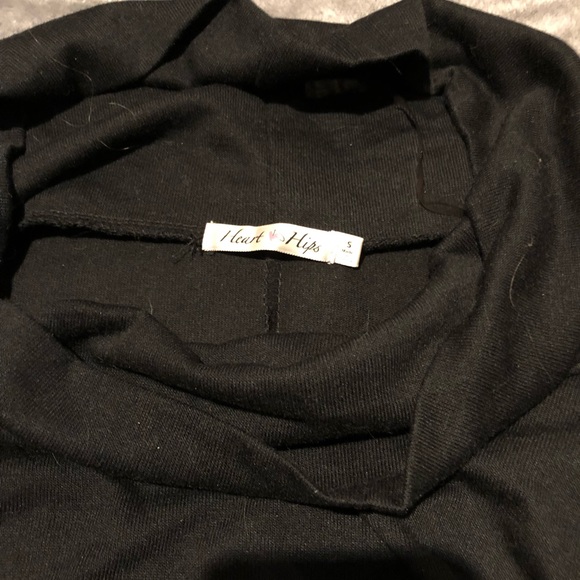 Flowy Turtle Neck - Picture 2 of 3